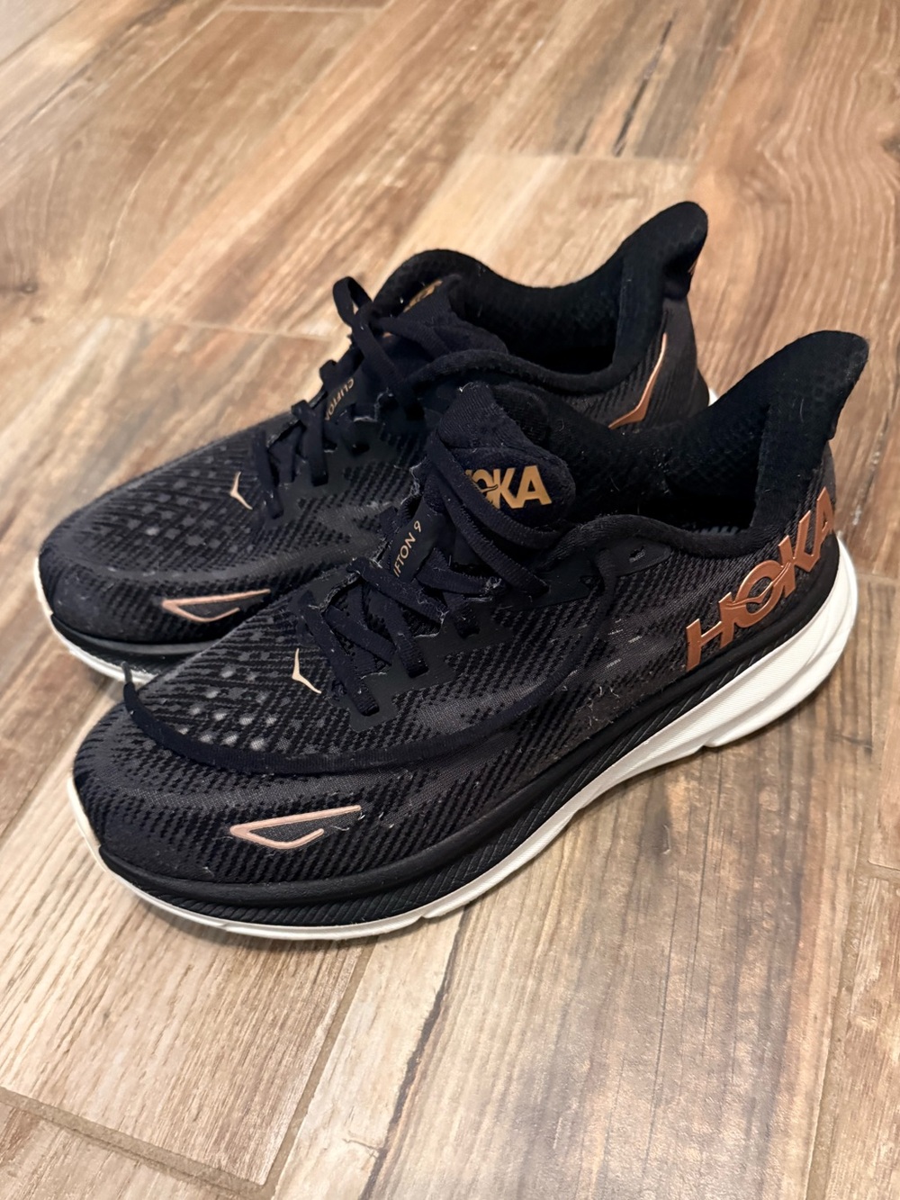 Hoka Women's Clifton 9 Sneakers - Picture 3 of 7